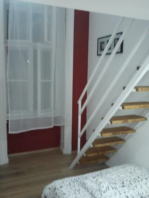 X Hostel Budapest - Loft Rooms 5*,